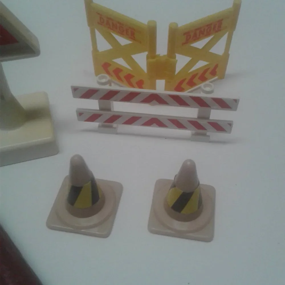Lego Road Hazards Construction Lot of 10 pcs Signs Logs Rocks Cones